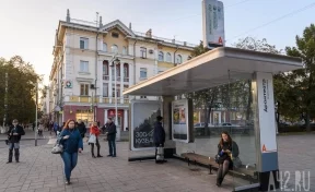 В Кемерове вандалы разбили остановку напротив ранее разгромленной