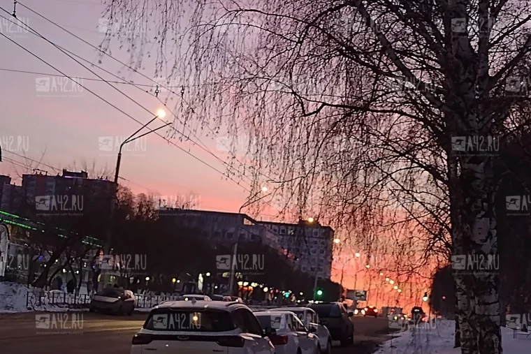 Фото: Кемеровчане делятся фото красных облаков: какие погодные перемены ожидаются 5