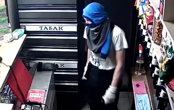 Фото: Кемеровчанин в свитере на голове ограбил магазин 1