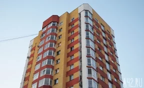 Соцсети: в Новокузнецке мужчина упал с высоты 14 этажа