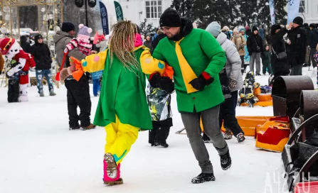 Хороводы, песни и зажигательные танцы: как прошли рождественские гуляния в Кемерове