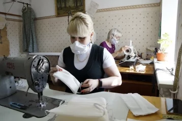 Фото: В кузбасских театрах начали шить многоразовые защитные маски 1