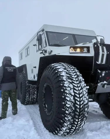 Два человека погибли в результате провала автомобиля под лёд в Якутске