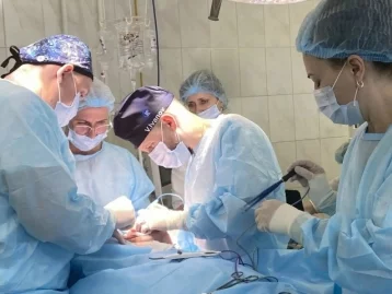 Фото: Кузбасские врачи удалили с лица девушки редкую опухоль весом 5 кг 2