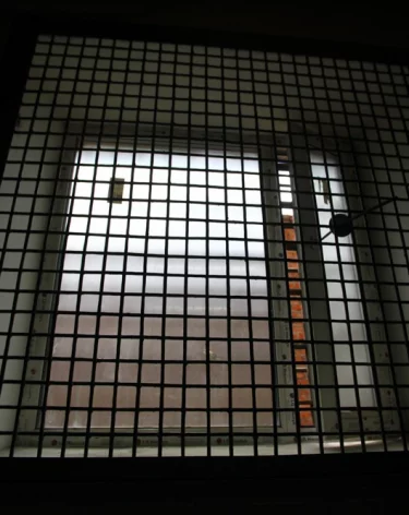 В Екатеринбурге душившего учеников пакетами преподавателя отправили в СИЗО