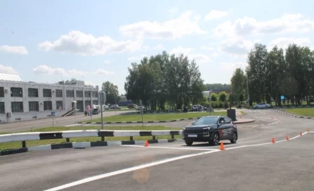 Автоледи ГУФСИН Кузбасса показали мастерство на новом «Москвиче»