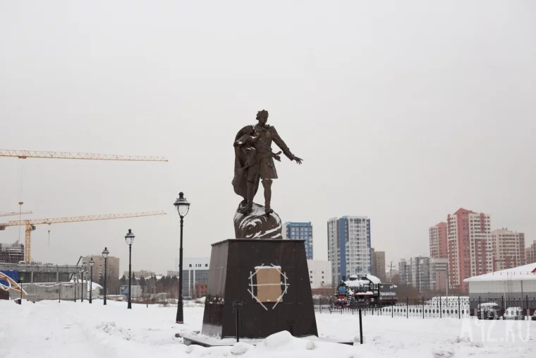 Фото: В Кемерове установили памятник Петру I 3