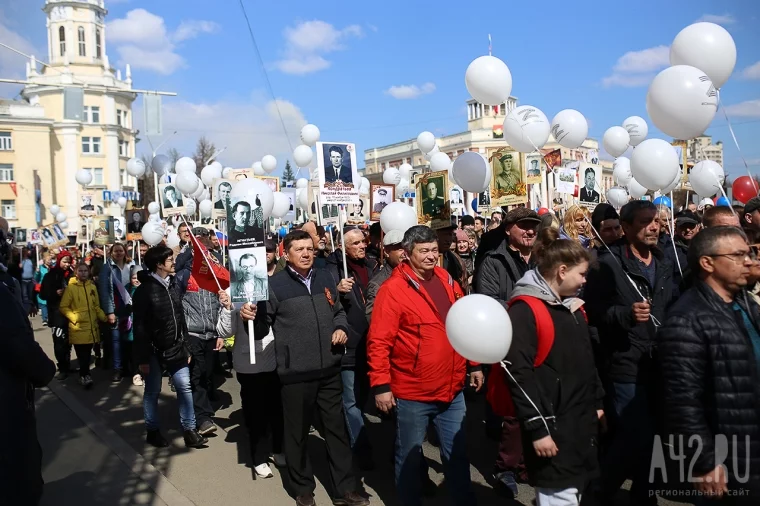 Фото: Живая память о героях: Кемерово празднует 77-й День Победы  44