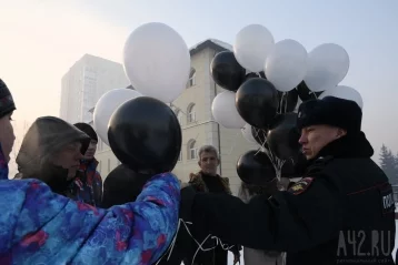 Фото: Кемеровчане запустили в небо шары в память о погибших в ДТП 2