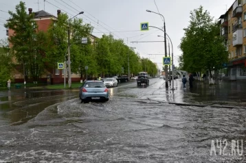 Фото: В Кемерове перекрёсток у «Космоса» снова затопило после дождя 1