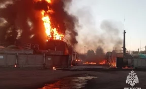 В Уфе загорелся склад горюче-смазочных материалов: пожар попал на видео 