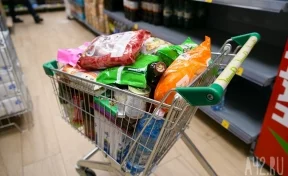 Жительница Кузбасса переклеила ценники в гипермаркете ради бюджетных креветок