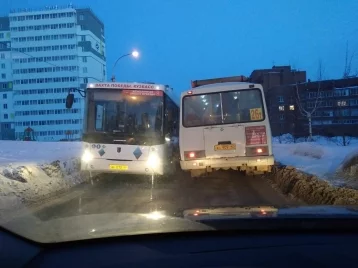 Фото: Кемеровчане жалуются на занесённые снегом тротуары 1