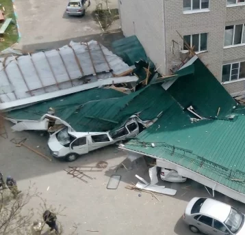 Фото: Ураган сорвал в Ставрополье крышу дома  1