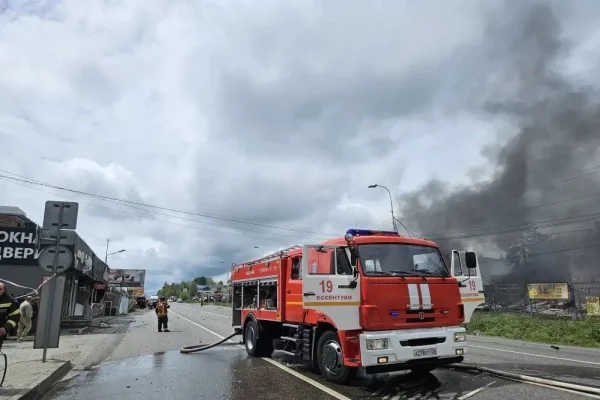 Мощный взрыв произошёл при разгрузке газовоза на заправке в Пятигорске