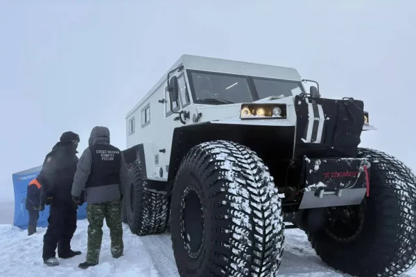 Два человека погибли в результате провала автомобиля под лёд в Якутске