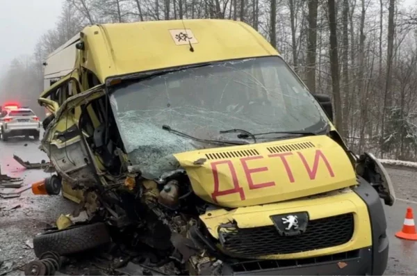 В Брянской области более 20 человек доставили в больницу после ДТП на трассе