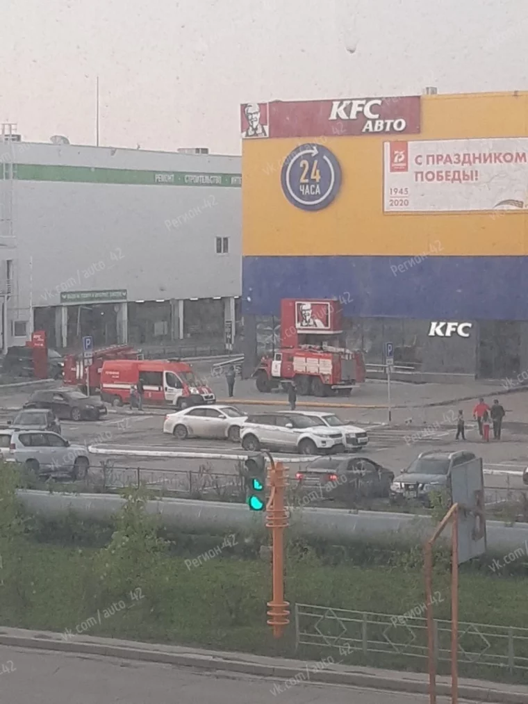 Фото: Очевидец: в кемеровском торговом центре произошло задымление 2