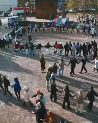 В Кузбассе более 500 человек водили огромный хоровод