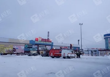 Фото: В Кемерове сняли оцепление около рынка «Сотка» 1