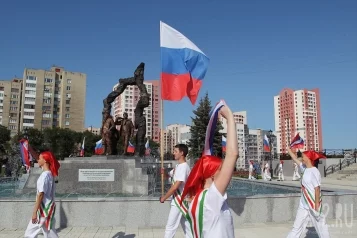 Фото: Перед филармонией в Кемерове открыли светомузыкальный фонтан 2