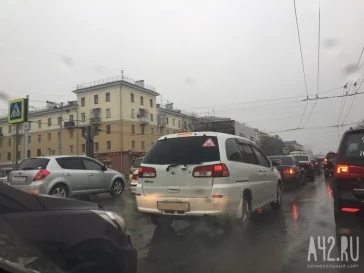 Фото: Кузнецкий проспект в Кемерове парализовали огромные пробки 2