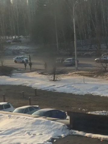 Фото: В Кемерове на проспекте Химиков столкнулись две иномарки 1