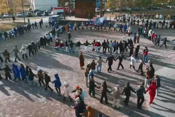 В Кузбассе более 500 человек водили огромный хоровод