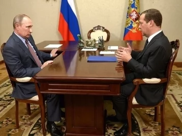 Фото: Медведев на встрече с Путиным рассказал о больших успехах в экономике 1