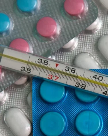 Инфекционист: переносить ОРВИ «на ногах» опасно для заболевшего и окружающих его людей