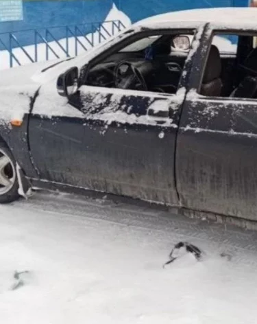 Пьяный кузбассовец разбил стекло чужой машины, чтобы похитить сигареты и зажигалку