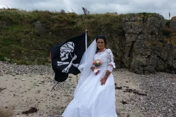 Фото: Англичанка вышла замуж за призрака пирата Карибского моря 1