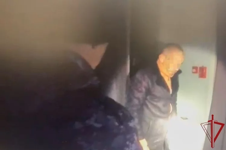 Фото: Пьяный кузбассовец лёг спать в закрытом Шереметевском дворце в Санкт-Петербурге 2