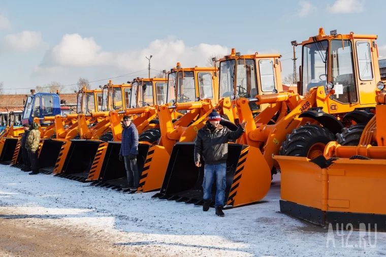 Фото: Солёные машины, песочные сугробы: как устроена очистка дорог в Кузбассе 3