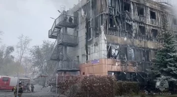 Фото: Гостиница в Набережных Челнах горит на площади 4 тысяч квадратных метров 1