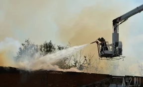 В МЧС назвали предварительную причину крупного пожара на территории «ЗЭТЫ» в Кемерове