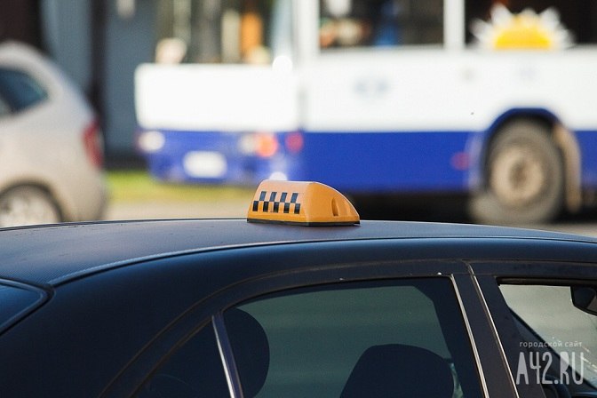 19-летний кузбассовец разбил такси монтировкой из-за слишком дорогой поездки