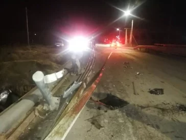 Фото: На Сахалине в реку с моста упал автомобиль, погибли три человека  2