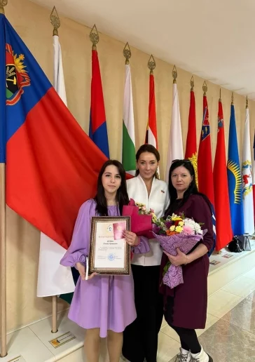 Фото: Студентку из Кузбасса наградили в Москве за спасение ребёнка на пожаре 2