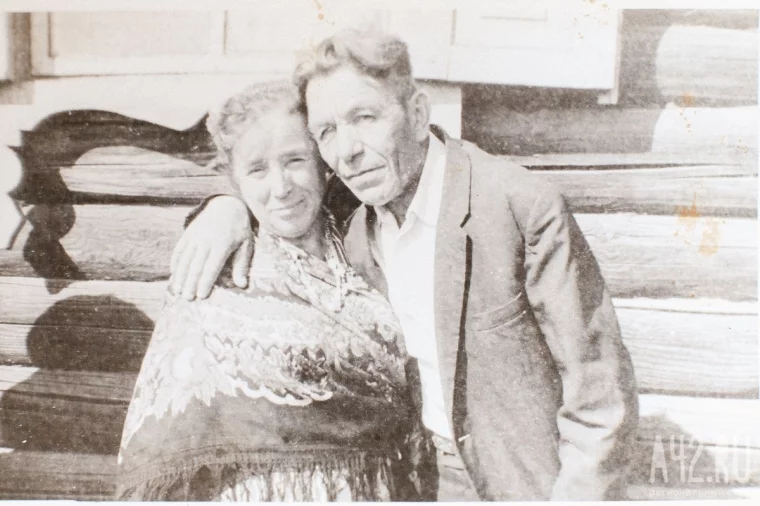Петр Прокопьевич с женой Натальей. Фото из семейного архива
