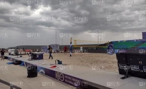 В Кемерове из-за сильного ветра, ливня и грозы приостановили соревнования финала Кубка России по пляжному волейболу
