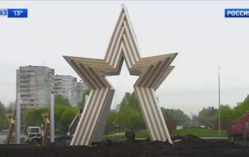 Фото: В Кемерове устанавливают масштабную композицию из звёзд к 75-летию Победы 1