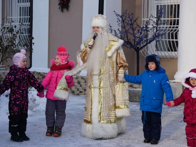 Фото: В центре Кемерова открылась Мастерская Деда Мороза 8