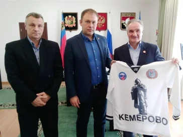 Фото: Кемеровские власти выделят 1,5 миллиона рублей на хоккейную команду 3