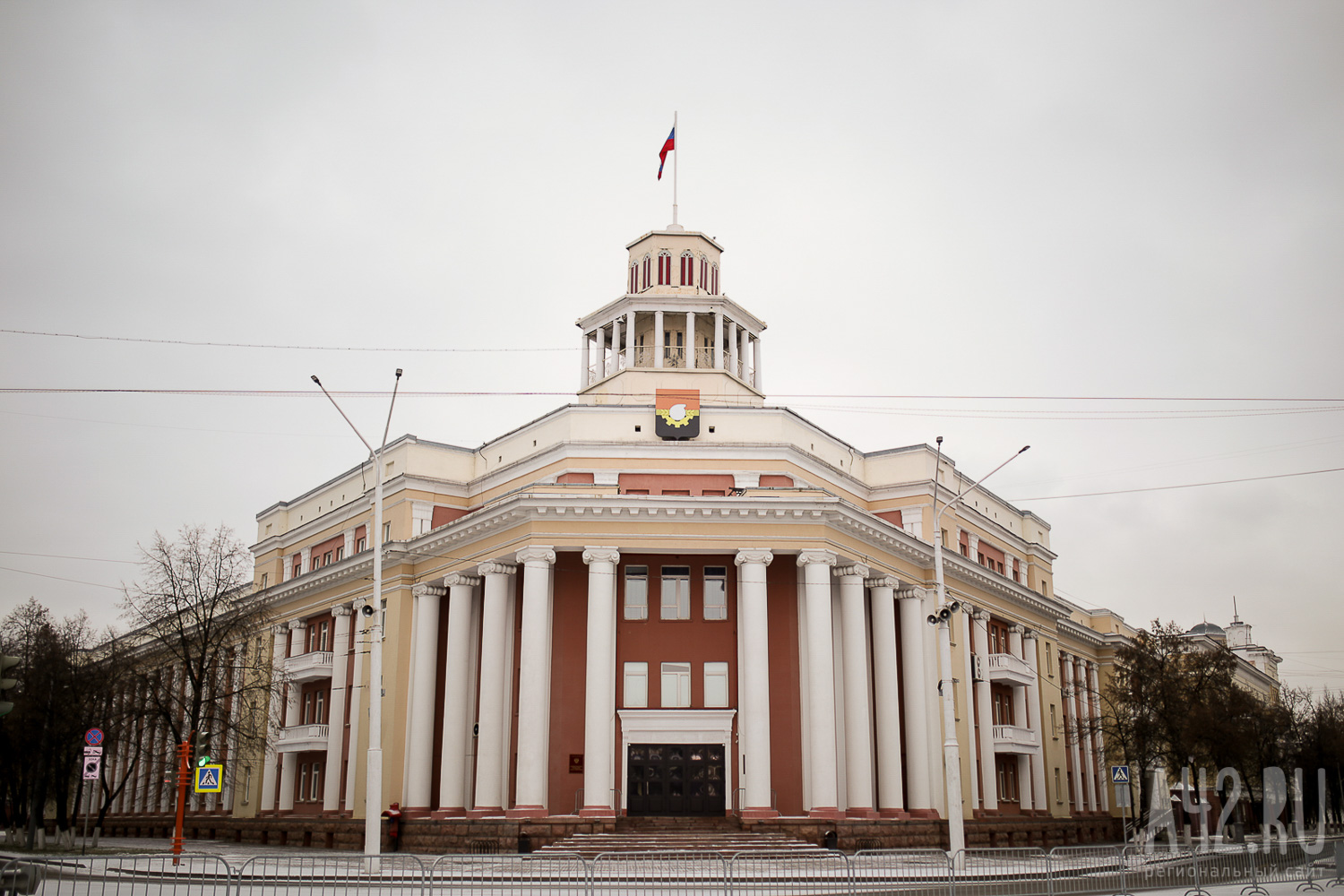 Власти Кемерова потратят более 3 млн рублей на ремонт кровли здания горадминистрации
