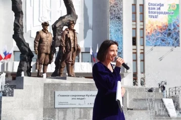 Фото: Перед филармонией в Кемерове открыли светомузыкальный фонтан 3