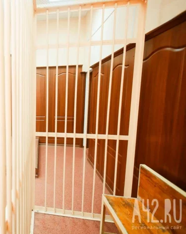 Житель Петербурга сбежал из зала суда перед вынесением приговора