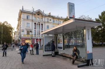 Фото: В Кемерове вандалы разбили остановку напротив ранее разгромленной 1