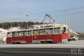 Фото: «Не могут пробиться через заносы»: кемеровчанка пожаловалась на сугробы на трамвайных рельсах 1