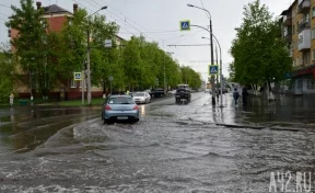 В Кемерове перекрёсток у «Космоса» снова затопило после дождя